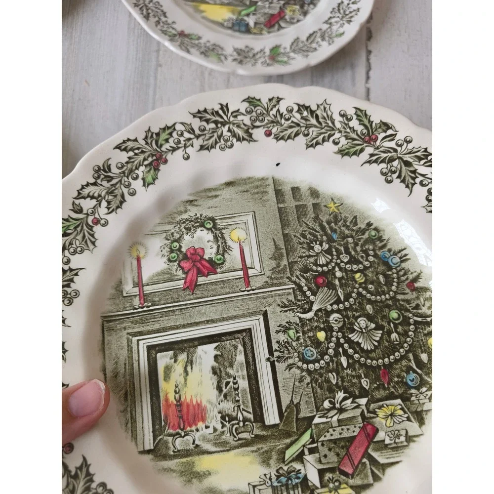 Vintage Johnson bros Xmas merry dinner 10.5 inch plate fireplace tree scene